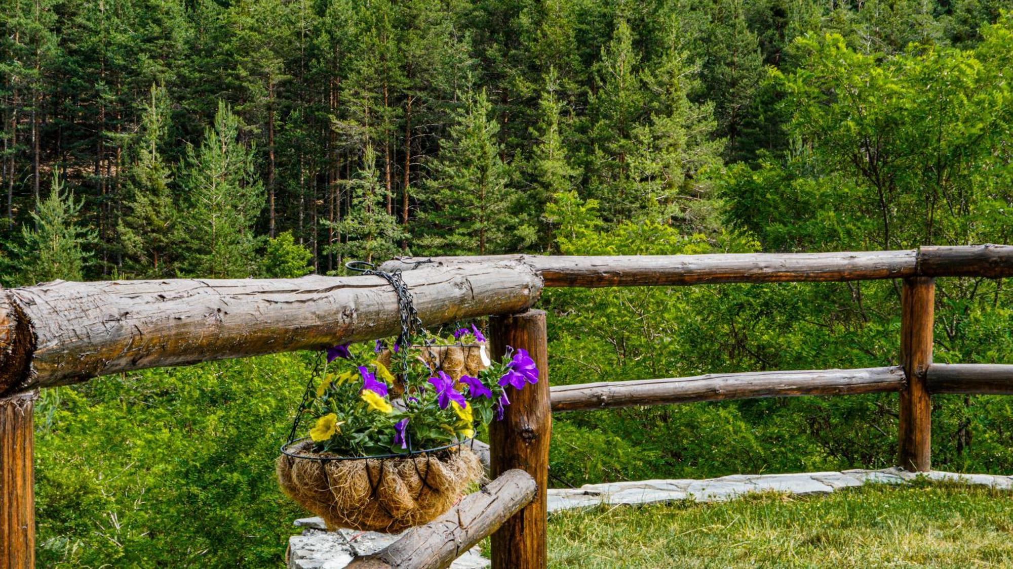 Панорама Хаус Лещен И Еко Къщи Дървена И Землянка Exterior foto